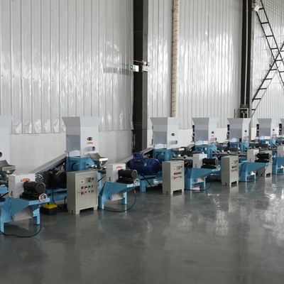 Hız Ayarlı Yüzer Balık Yemi Değirmeni Makinesi Yüksek Kapasiteli