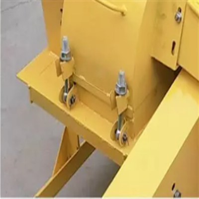 Tam Otomatik 600kg / H 11kw Ahşap Talaş Makinesi Pulverizer 400mm Dia Disk