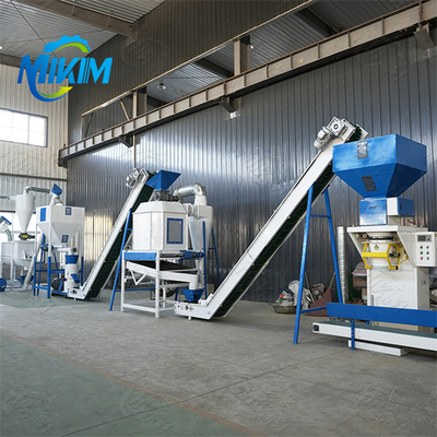 Çiftlik, üreme çiftliği, evcil tavuk, sığır, koyun ve at yemleri pellet üretimi hattı