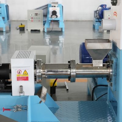 Hayvan Yetiştiriciliği Gıda Maddeleri Yüzen Balık Yemi Ekstruder Makinesi 380V