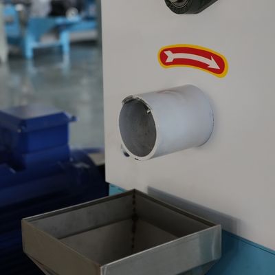 500kg / H Küçük Balık Yemi Pelet Yapma Makinesi 2.2kw Kesme Gücü