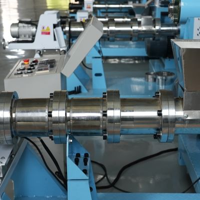 1mm Yüzen Balık Yemi Pelet Makinesi 320kg 380V Pet Food Extruder