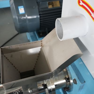 5.5kw Yüzen Balık Yemi Pelet Değirmeni Tek Vidalı Pet Gıda Ekstruder Makinesi Antirust